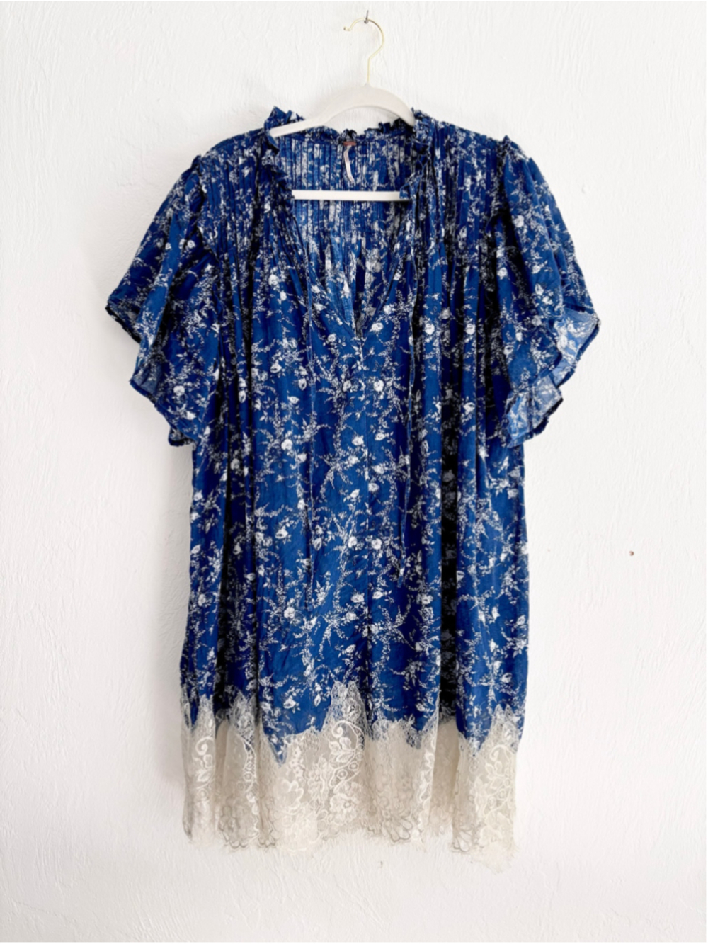 Women's Free People Blue Floral Mini Dress with Lace Trim, Size L